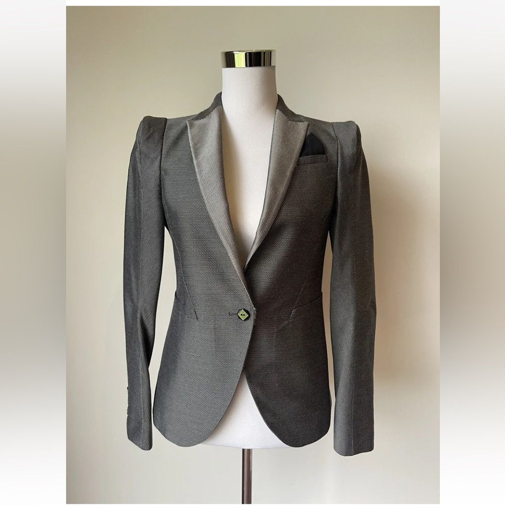 Authentic Gucci blazer size 40